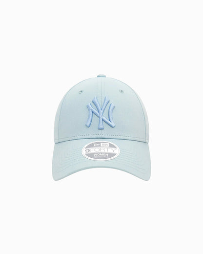 9FORTY League Essentials Yankees Ajustable Celeste Pastel Womens